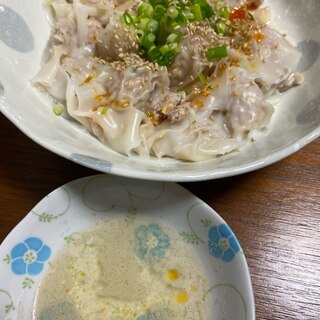 お酢で食べるワンタン♪